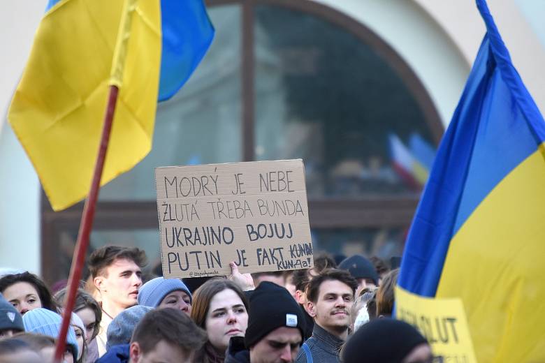 Protestní shromáždění proti válce na Ukrajině 28. února v Olomouci