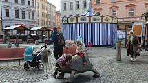 Příprava vánočních trhů v centru Olomouce, 16. listopadu 2021