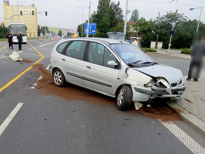 Havárie opilého řidiče ve Velkomoravské ulici v Olomouci