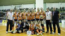 Prostějovské volejbalistky (v bílém) zvítězili ve finále proti Olomouci a slaví extraligový titul