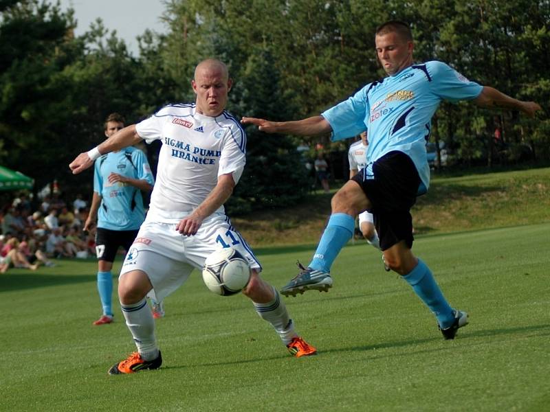 Fotbalisté Sigmy Olomouc (v bílém) prohráli v přípravném zápase s Nitrou 0:1.