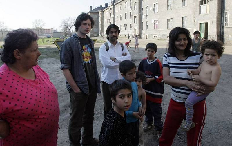 Pracovníci Člověka v tísni mezi Romy v Kojetínské ulici