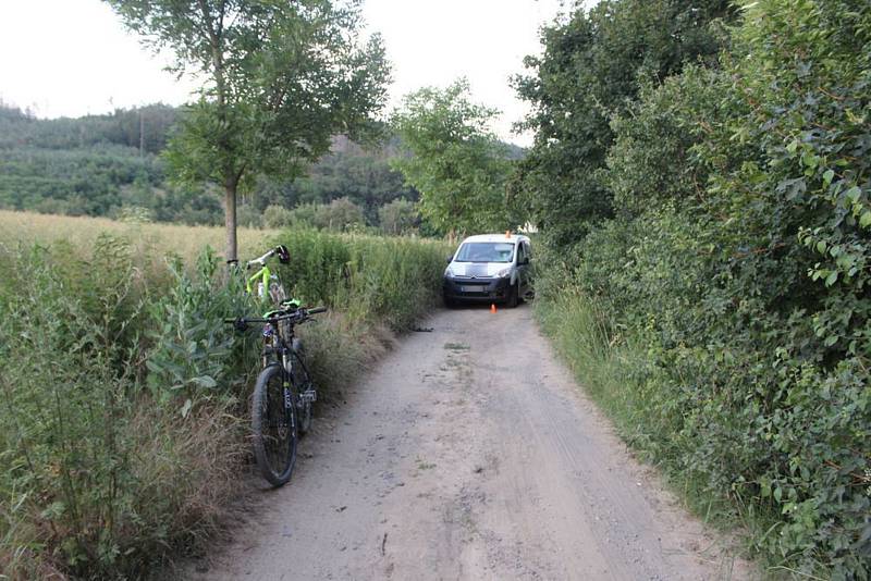 Devětačtyřicetiletý cyklista utrpěl zranění hlavy a byl odvezen do Fakultní nemocnice v Olomouci.