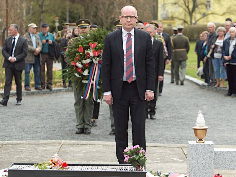 Pietního aktu v Javoříčku se zúčastnil i premiér Bohuslav Sobotka