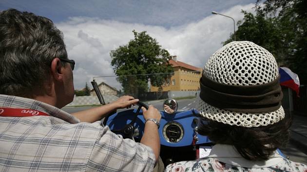 Jízda kabrioletem Aero 30 Jiřího Vítka.