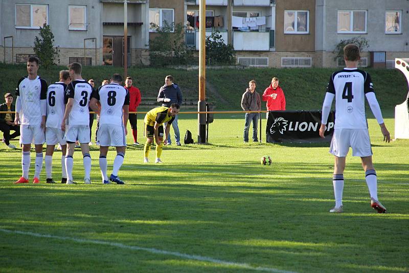 Nové Sady (ve žlutém) prohráli v olomouckém divizním derby s 1. HFK Olomouc doma 3:4.