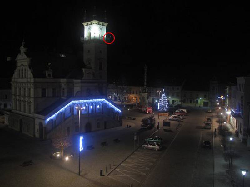 Mladý muž zdolal věž uničovské radnice