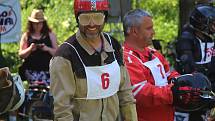 Historické motocykly Jawa Pionýr, Babeta a moped Stadion se v sobotu proháněly ulicemi Horky nad Moravou na Olomoucku.