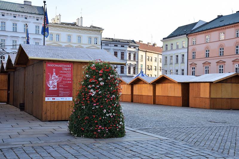 Některé stánky na Dolním a Horním náměstí v Olomouci otevřou už o tomto víkendu, kdy se konají Svatomartinské hody