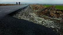 Silnice mezi Štarnovem a štěpánovskou místní částí Benátky má nový asfalt