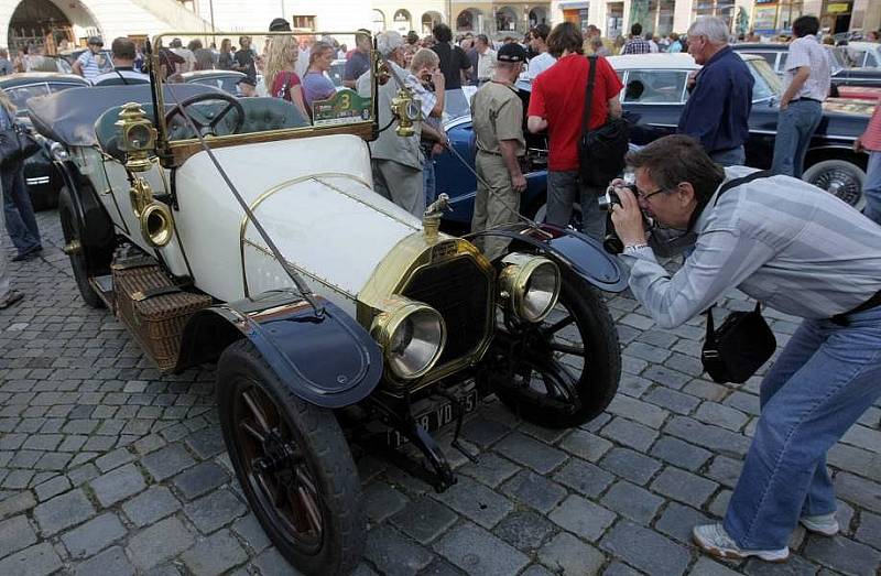 Veteránské Moravia Rallye na Horním náměstí v Olomouci