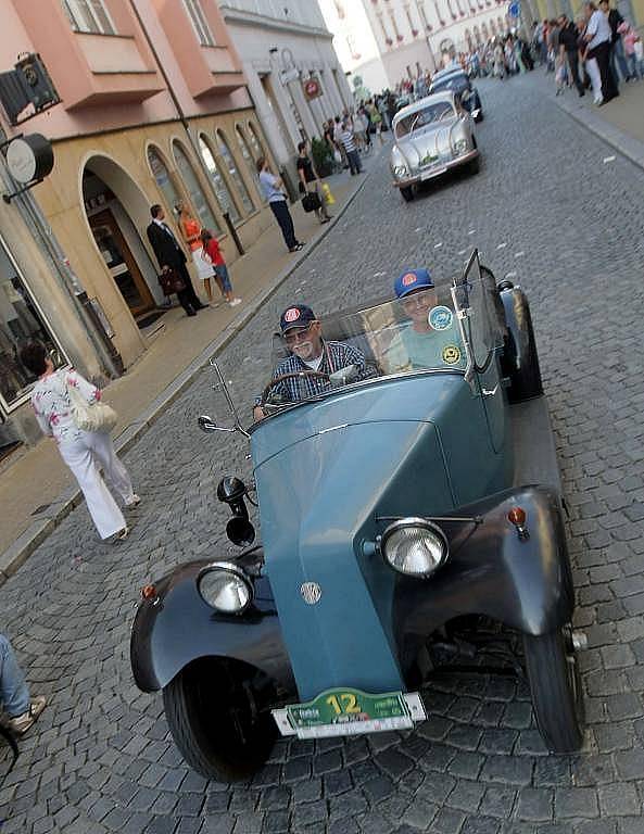 Veteránské Moravia Rallye na Horním náměstí v Olomouci