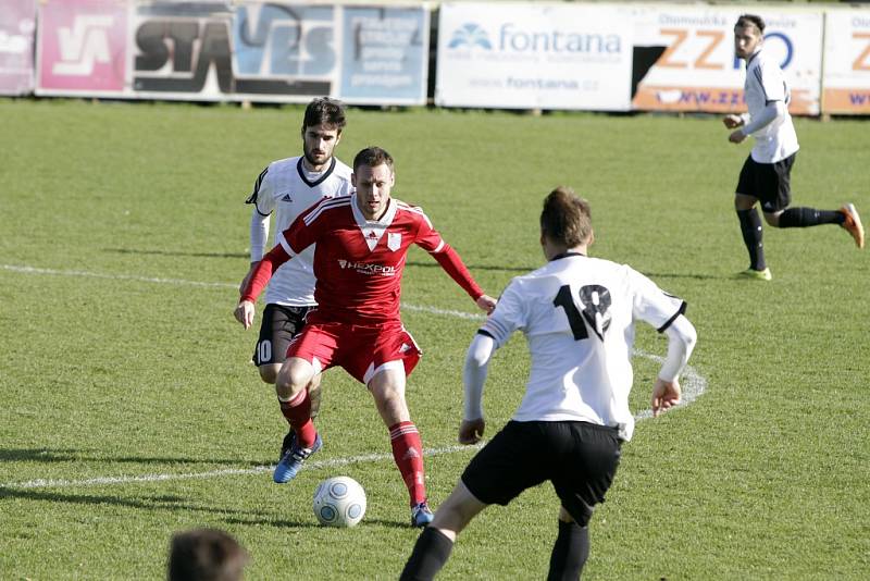 Fotbalisté HFK Olomouc doma nestačili na Uničov, prohráli 0:2.