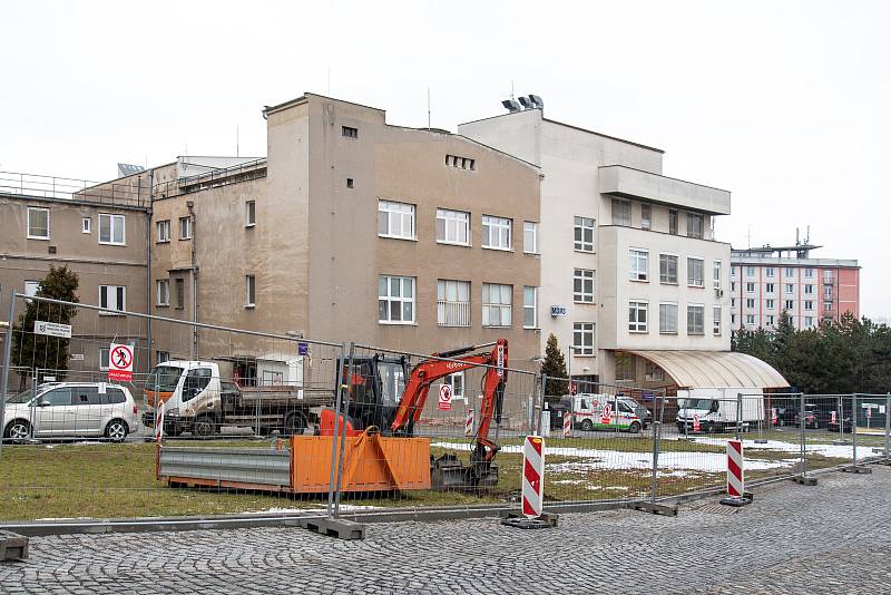 Ve Fakultní nemocnici Olomouc letos přibude 119 parkovacích míst