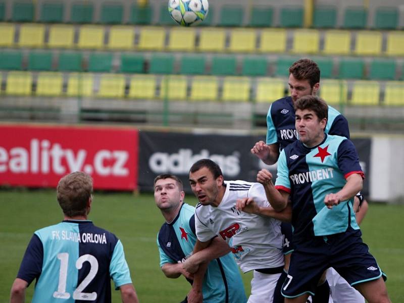 HFK Olomouc (v bílém) vs. Orlová-Lutyně