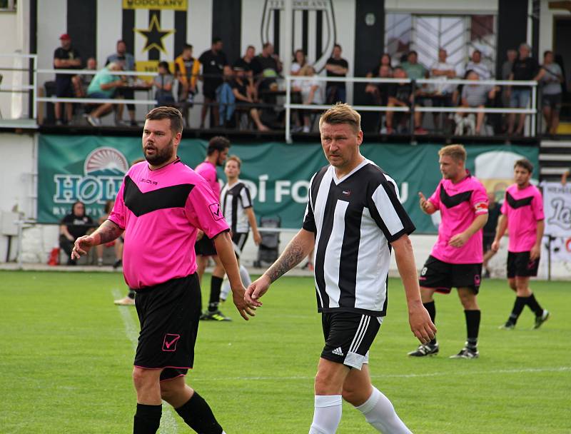 Hodolany (v černobílém) porazily Újezd 5:0.  Marek Heinz