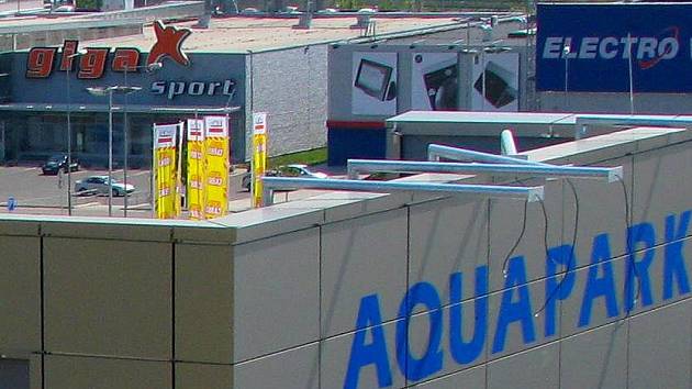 Olomoucký aquapark a část sousedního Retail parku Haná. Ilustrační foto.