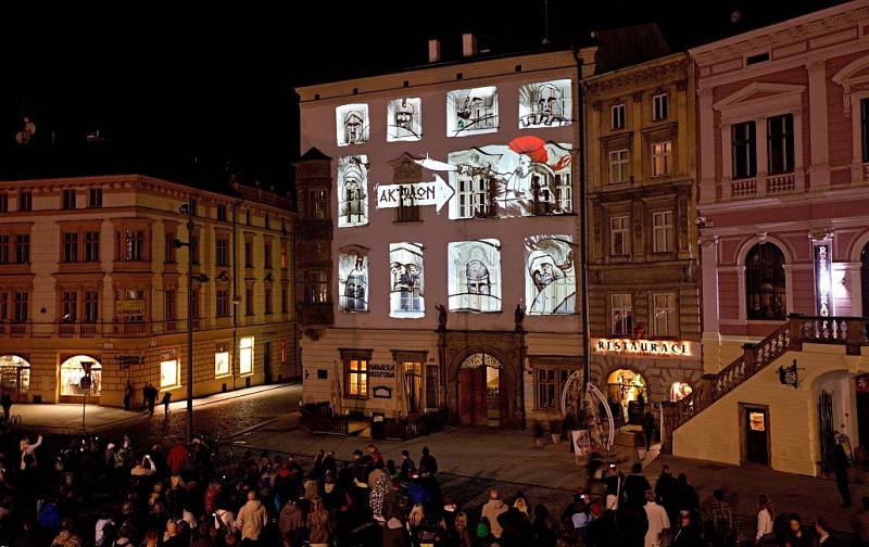 Festival VZÁŘÍ. Videomapping  na Dolním náměstí v Olomouci