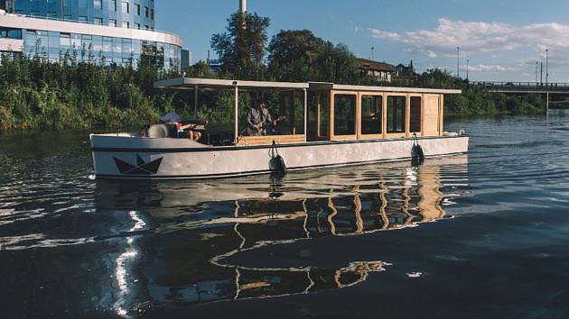 Nová olomoucká vyhlídková loď  na řece Moravě