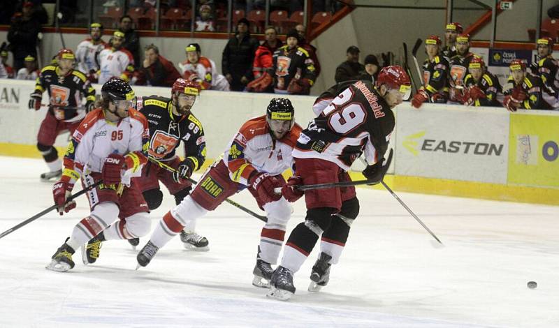 HC Olomouc (v bílém) proti Hradci Králové