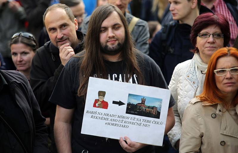 Protestní akce Proč? Proto! na olomouckém Žerotínově náměstí