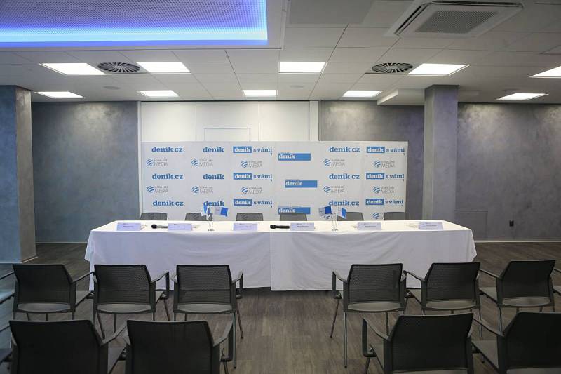 Sál hotelu Nutrend World v Olomouci, kde se koná čtvrtá debata s hejtmanem Olomouckého kraje pořádaná Deníkem