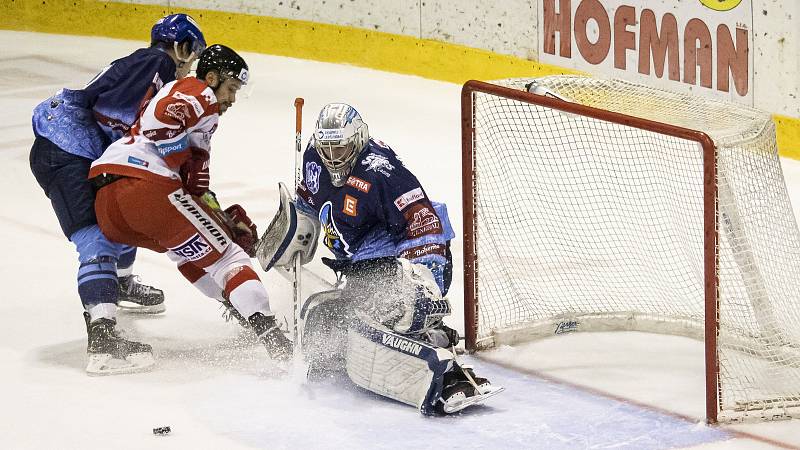 Hokejisté Olomouce (v bílém) porazili Kladno 4:0.