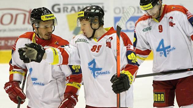 Olomoučtí hokejisté Peter Zuzin a Šimon Beták