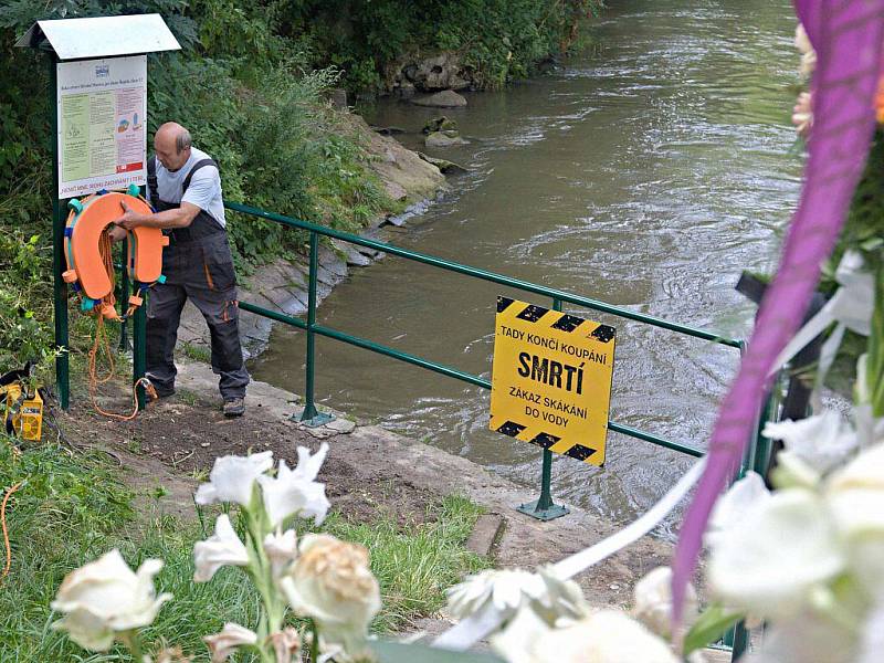 Nové varovné cedule a bezpečnostní prvky u jezu v Olomouci-Řepčíně