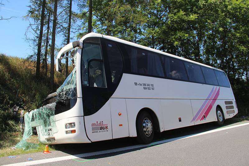 Nehoda autobusu u Nasobůrek