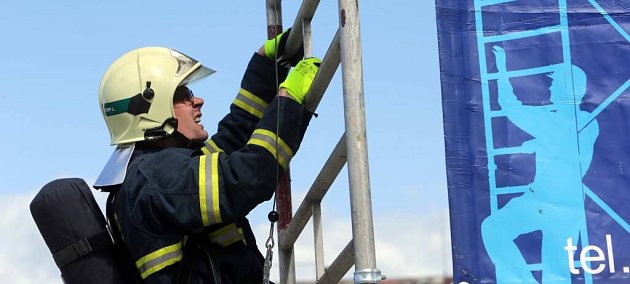 Redaktor Olomouckého deníku Ondřej Zuntych na trati extrémního závodu hasičů TFA 