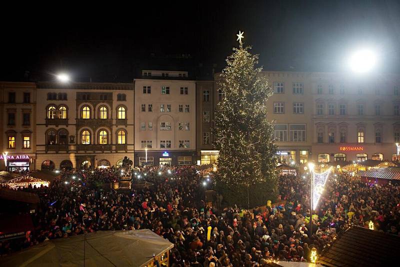 Rozsvěcení vánočního stromu v Olomouci. Dostal jméno Kryštůfek