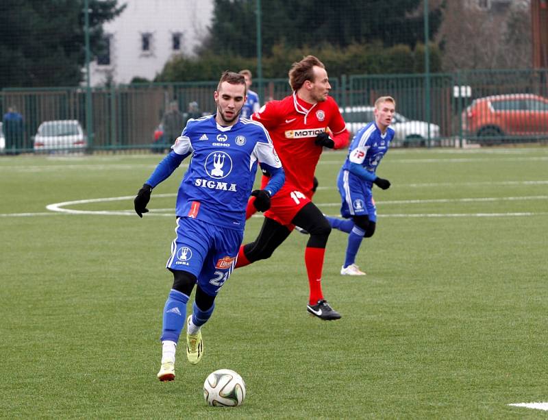 Olomoučtí fotbalisté (v modrém) se v zimní přípravě utkali s Brnem. Tomáš Zahradníček