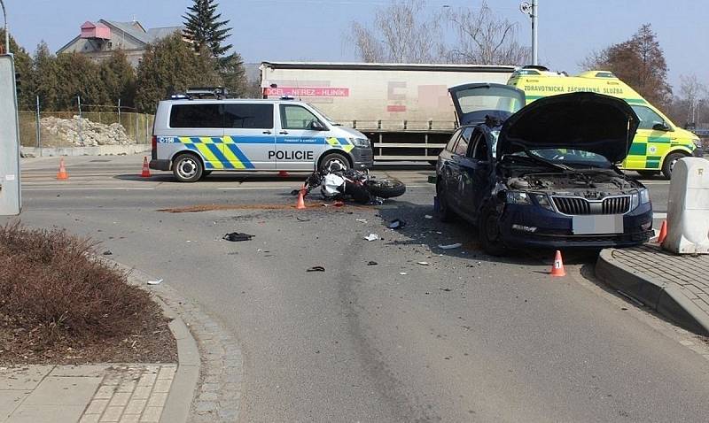 Tragická srážka auta s motorkou v Hodolanské ulici v Olomouci, 25. března 2021