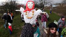 Vynášení zimy ve Velké Bystřici na Olomoucku, březen 2016