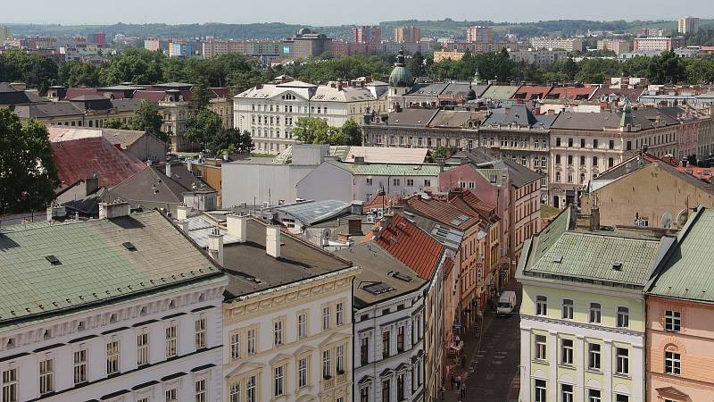 Z ochozu radniční věže v Olomouci se nabízejí krásné pohledy na město.