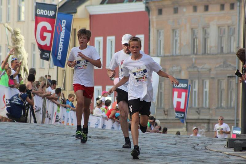 Součástí Olomouckého půlmaratonu je i Rodinný běh. V 17 hodiny se na něj vydaly stovky účastníků.