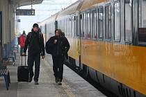 Na zamrzlý koridor Praha - Olomouc - Ostrava se postupně vrací normální provoz