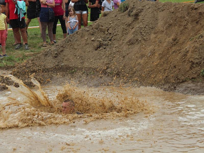 V Litovli se v sobotu na start oblíbeného seriálu extrémního překážkového závodu Spartan Race postavily stovky lidí.