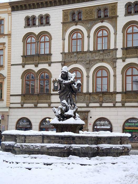 Herkulova kašna pod sněhovým příkrovem, 11.1. Foto: Tomáš Zrnka