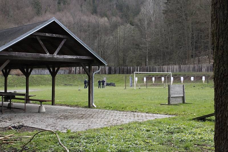 Mírovský klub už v soutěžích nefiguruje pět let. Hřiště částečně využívá vězeňská stráž z nedalekého hradu ke cvičením.