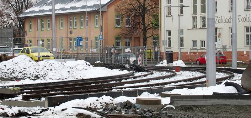 Zikova a Rooseveltova ulice.  Stavba tramvajové trati přes Nové Sady, 6. prosince 2021