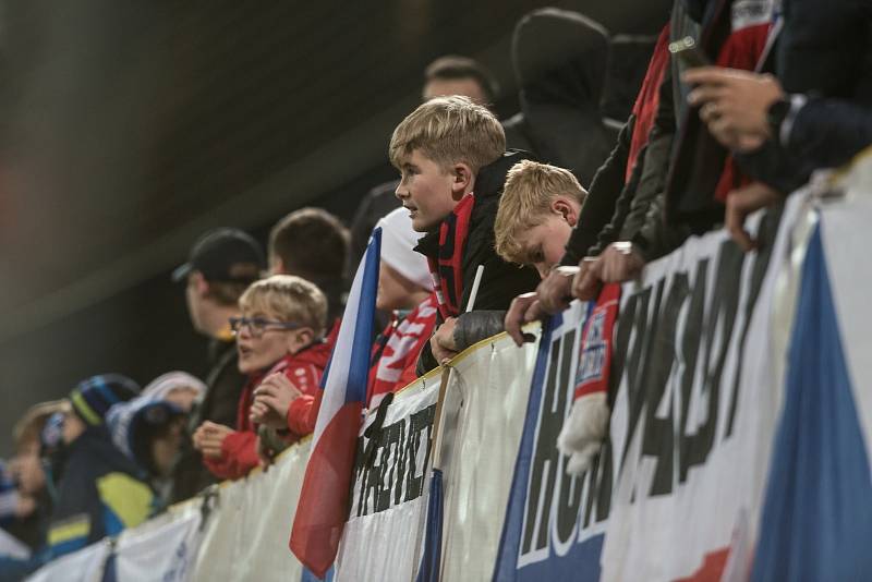 Fanoušci na Andrově stadionu při zápase české reprezentace proti Faerským ostrovům