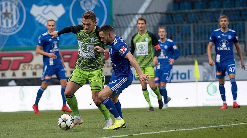Fotbalisté Sigmy Olomouc (v modrém) podlehli Mladé Boleslavi 0:4. Foto: Deník/Jan Pořízek