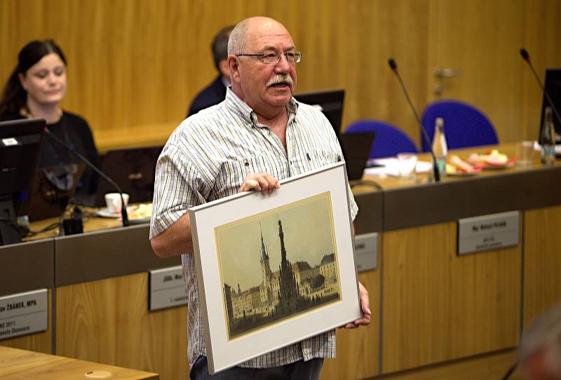 Pavel Hekela při "rozlučce" na olomouckém zastupitelstvu