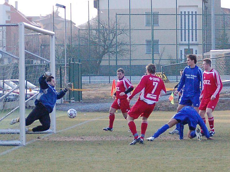 Útočník Sigmy B Tomáš Pospíšil snižuje v utkání s Letohradem na 1:2.