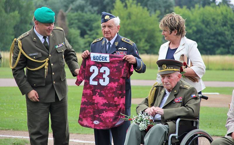 Army Day na baseballovém hřišti na Lacích