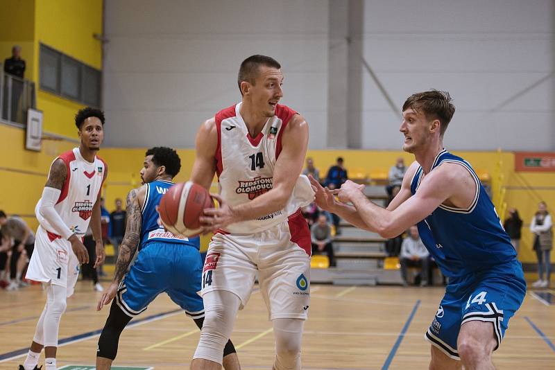 Olomoučtí basketbalisté prohráli doma v NBL s USK Praha 85:104.