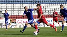 Olomoučtí fotbalisté (v modrém) porazili v přípravě Bielsko-Biala 3:1  Martin Šindelář (vlevo) a Robert Demjan