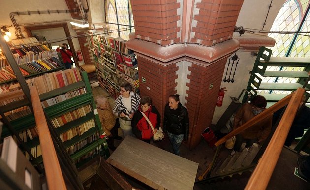 Červený kostel v Olomouci jako sklad knih Vědecké knihovny v roce 2016